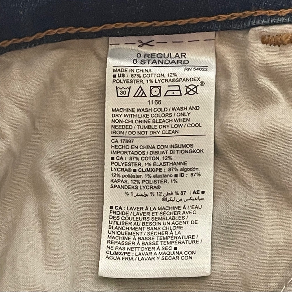 Old Navy Low-Rise Fitted Blue Jean Shorts Size 2 - Picture 4 of 4